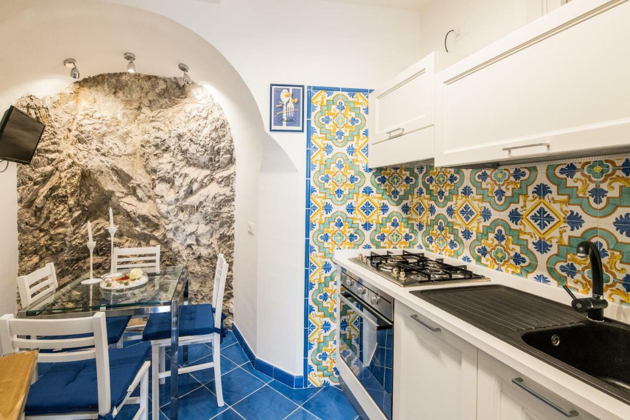 Suite Picasso Amalfi Exterior foto