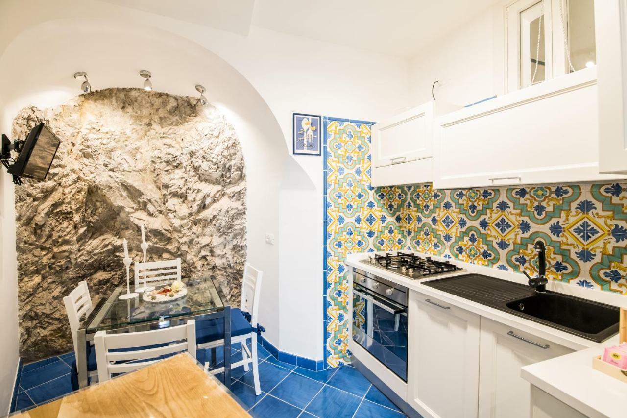 Suite Picasso Amalfi Exterior foto